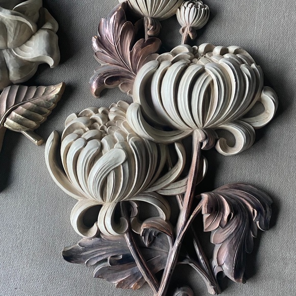 Set of 2 MCM Syroco flower wall hangings - Picture 2 of 4